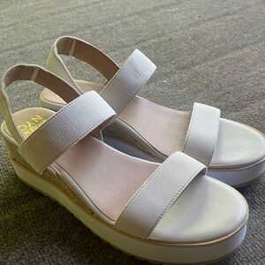 Madden NYC size 11 sandals